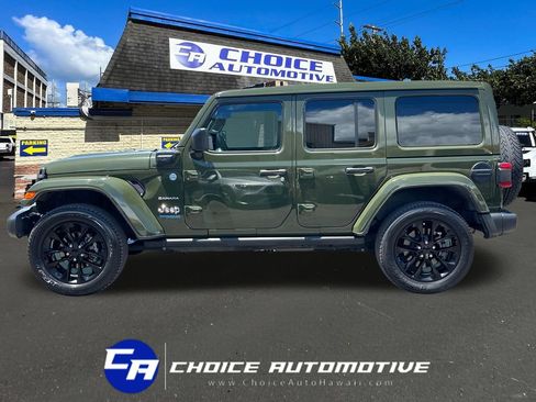 Used 2022 Jeep Wrangler Unlimited Sahara AWD/4WD image 3