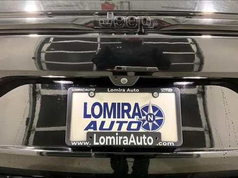 Used 2023 Jeep Grand Cherokee Limited w/ Luxury Tech Group II image 24