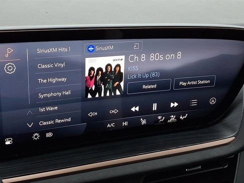 Used 2025 Buick Envision Sport Touring image 21