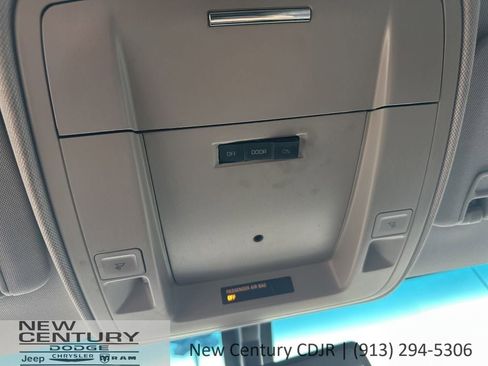 Used 2017 Chevrolet Silverado 1500 Custom w/ Custom Convenience Package AWD/4WD image 24
