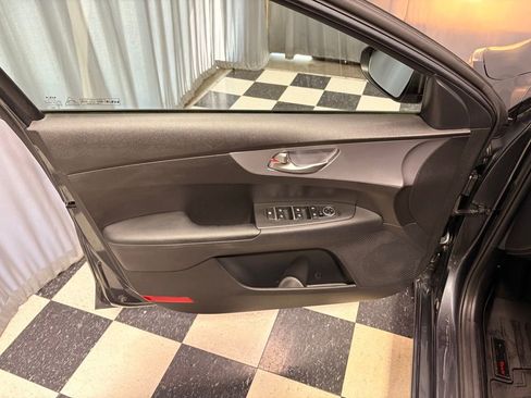 Used 2022 Kia Forte LXS FWD image 13