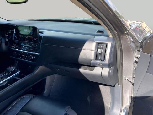 Used 2022 Nissan Pathfinder SL FWD image 18