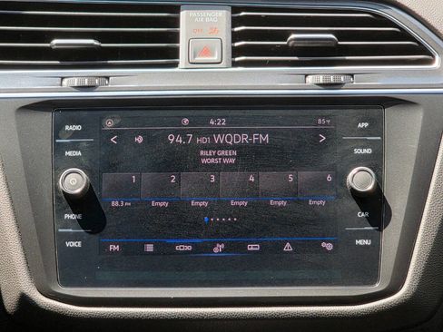 Used 2021 Volkswagen Tiguan SE R-Line image 20