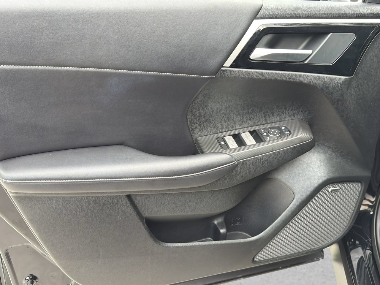 Used 2025 Mitsubishi Outlander SE FWD image 10