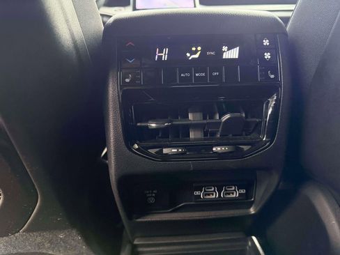 Used 2024 Jeep Grand Cherokee L Limited w/ Luxury Tech Group II image 13