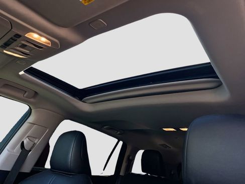 Used 2024 Toyota Highlander XLE FWD image 20