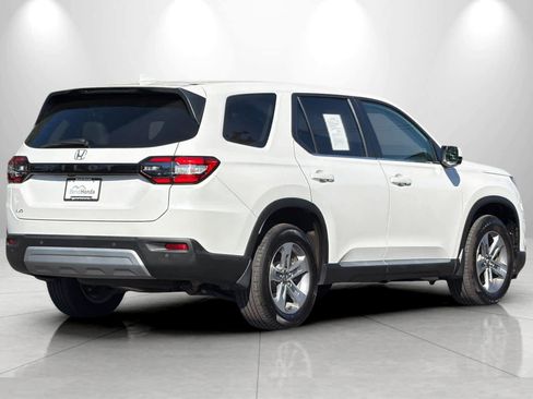 Used 2025 Honda Pilot EX-L image 2