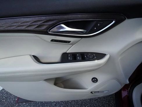 Used 2022 Buick Envision Avenir w/ Technology Package II image 11