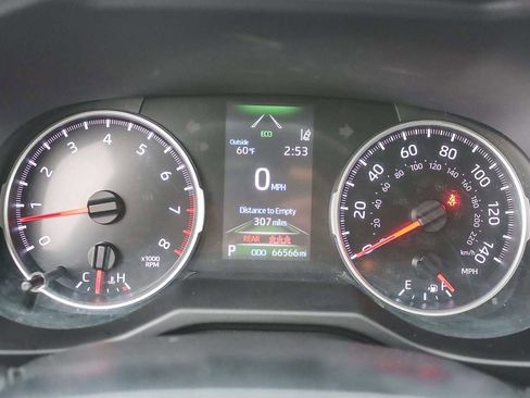 Used 2021 Toyota RAV4 XLE Premium image 23