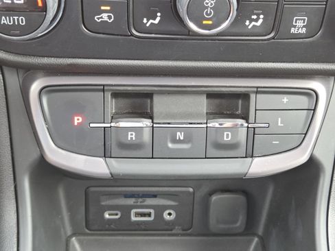 Used 2024 GMC Terrain AT4 AWD/4WD image 32