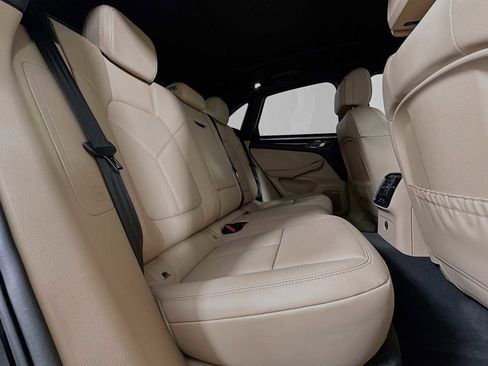 Certified 2025 Porsche Macan image 29