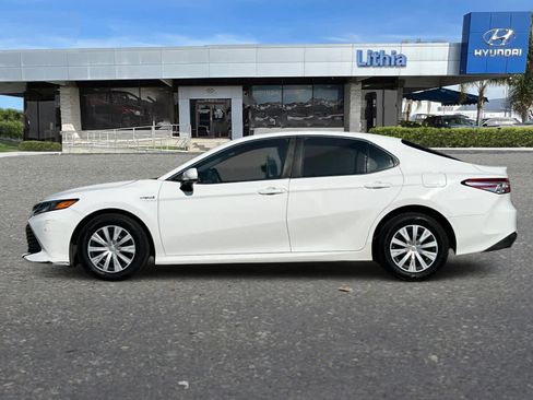 Used 2018 Toyota Camry LE image 6