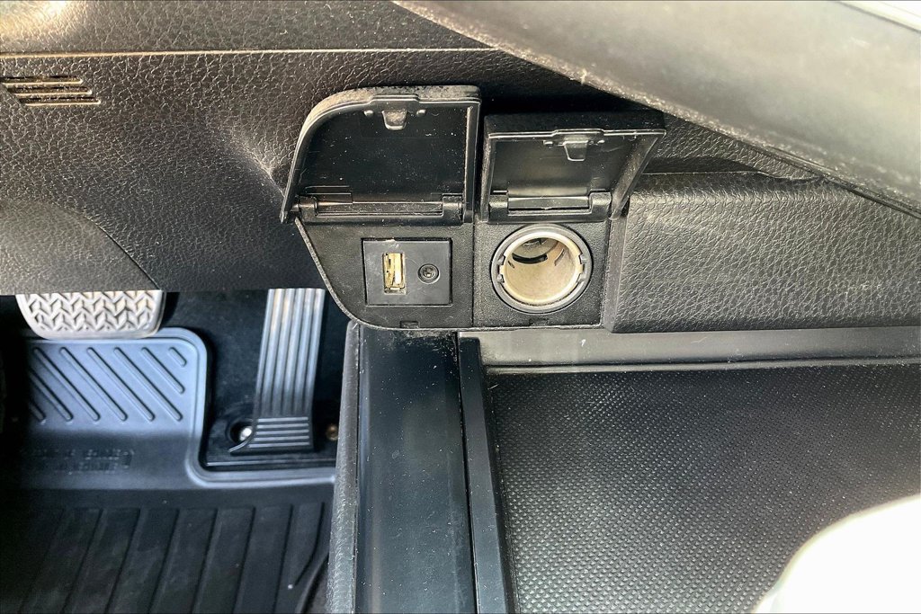 Used 2019 Toyota Camry SE FWD image 15