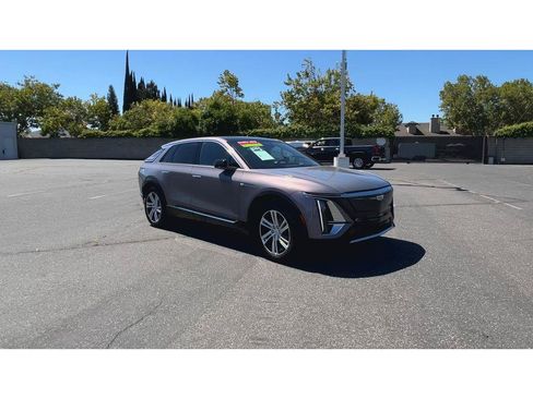 Certified 2024 Cadillac Lyriq Tech w/ Driver Assist Package RWD image 2