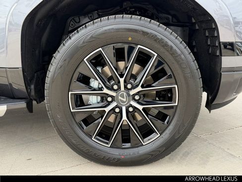 Used 2026 Lexus GX 550 w/ Accessory Package (2T) image 10