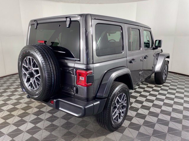 Used 2026 Jeep Wrangler Unlimited Sahara AWD/4WD image 9