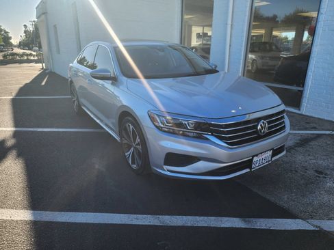 Used 2021 Volkswagen Passat 2.0T SE FWD image 5