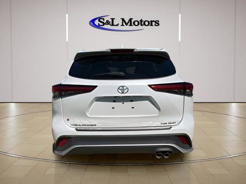 Used 2022 Toyota Highlander XSE AWD/4WD image 4