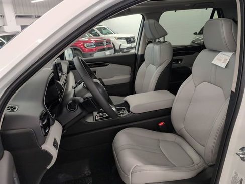 New 2025 Honda Pilot Touring image 19
