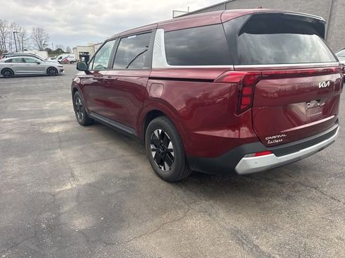 Certified 2025 Kia Carnival LXS image 8