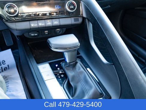 Used 2022 Hyundai Elantra SEL image 21