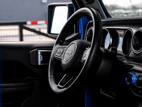 Used 2021 Jeep Gladiator Willys image 24