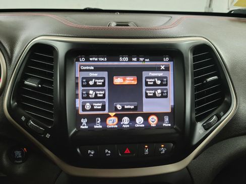 Used 2016 Jeep Cherokee Trailhawk w/ Comfort/Convenience Group AWD/4WD image 20