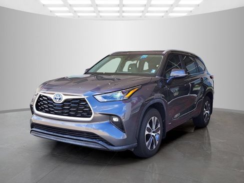 Used 2023 Toyota Highlander XLE AWD/4WD image 9
