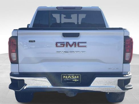 Used 2023 GMC Sierra 1500 SLE w/ Preferred Package image 4