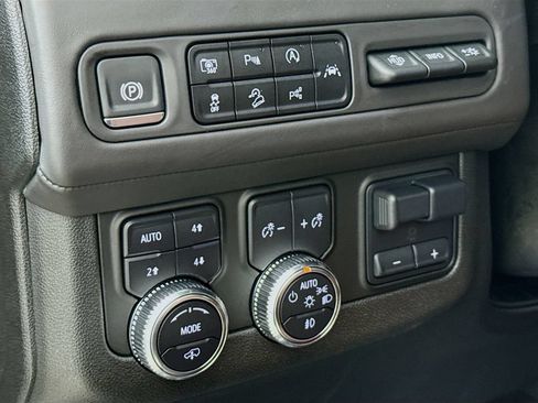 Used 2024 GMC Yukon Denali Ultimate AWD/4WD image 10