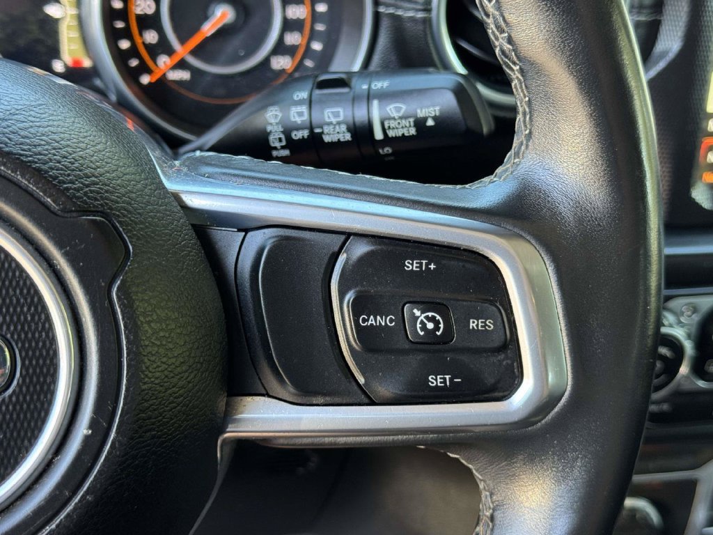 Used 2018 Jeep Wrangler Unlimited Sahara AWD/4WD image 13