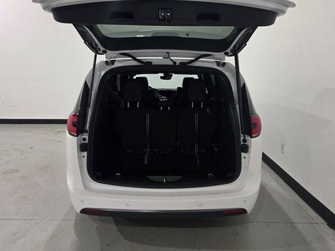 New 2026 Chrysler Pacifica Select image 29