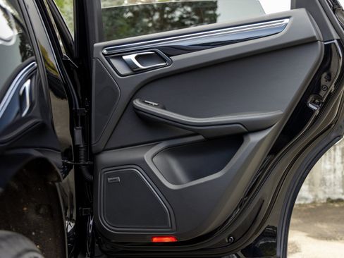 Certified 2025 Porsche Macan image 42