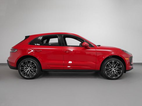 Certified 2025 Porsche Macan image 13