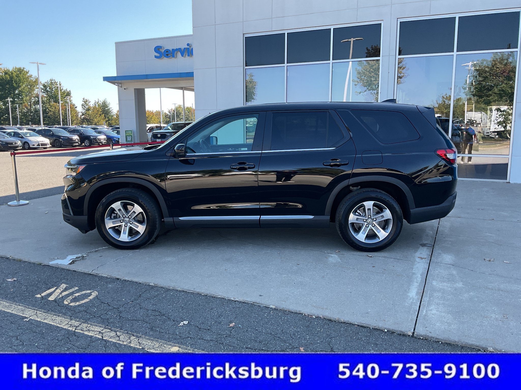 Used 2025 Honda Pilot EX-L image 2