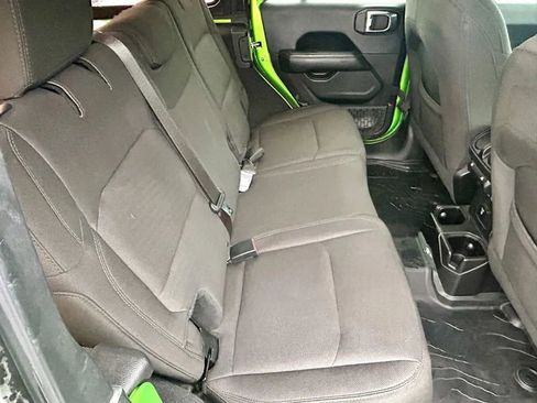 Used 2018 Jeep Wrangler Unlimited Sahara image 15