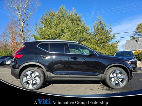 Used 2025 Volvo XC40 B5 Core w/ Protection Package Premier image 9