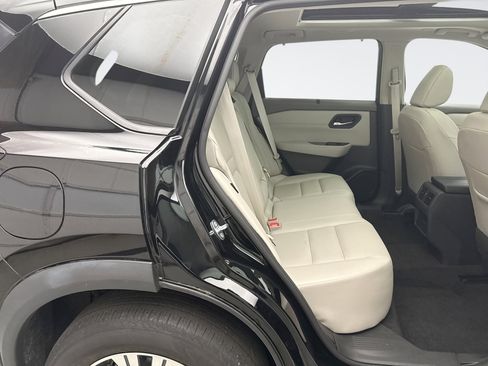 Used 2023 Nissan Rogue SV w/ SV Premium B Package image 18