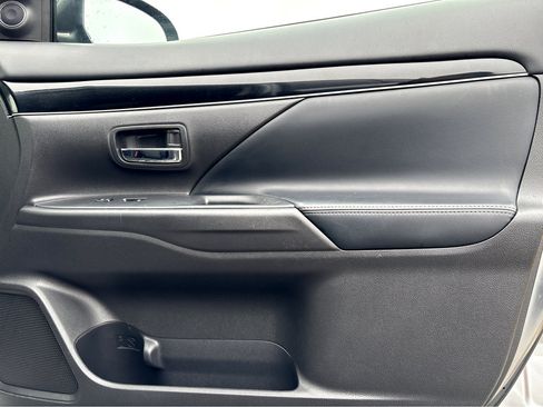 Used 2019 Mitsubishi Outlander SE image 9