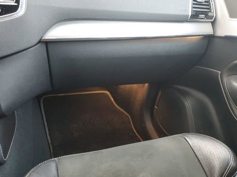 Used 2016 Volvo XC90 T6 R-Design w/ Vision Package image 18