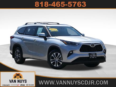 Used 2021 Toyota Highlander XLE FWD image 1