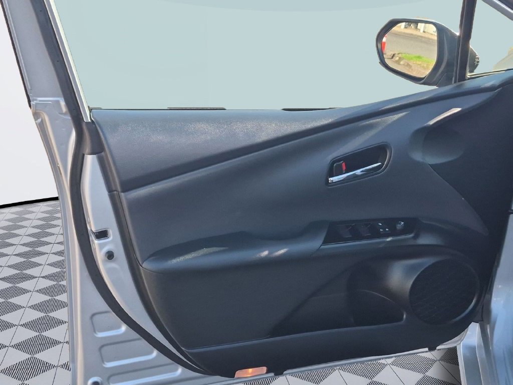 Used 2022 Toyota Prius Prime LE FWD image 10