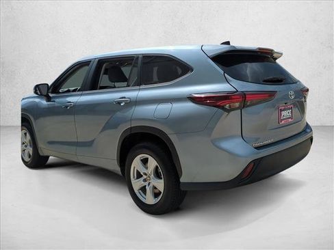 Certified 2024 Toyota Highlander LE FWD image 8