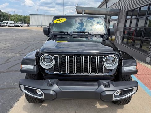 Used 2025 Jeep Wrangler Unlimited Sahara w/ Technology Group AWD/4WD image 2