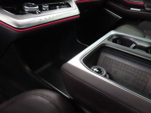 Used 2025 Ford Expedition Max Platinum w/ Platinum Ultimate Package image 33