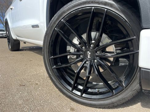 Used 2025 GMC Sierra 1500 Elevation image 9