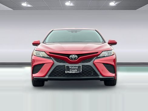 Used 2019 Toyota Camry SE image 5