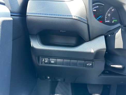 Used 2025 Toyota RAV4 XSE AWD/4WD image 35