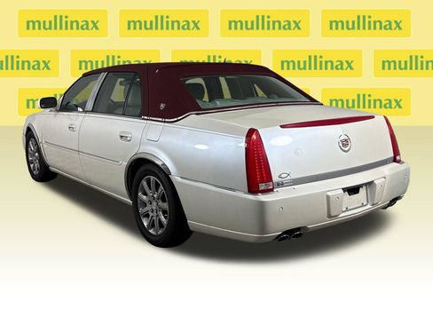 Used 2008 Cadillac DTS w/ Sun And Sound Package FWD image 11