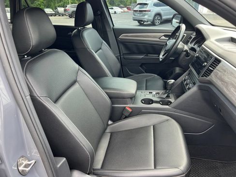 Used 2020 Volkswagen Atlas Cross Sport SE FWD image 24